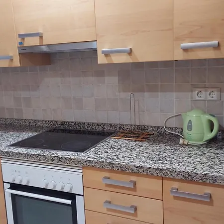 Jardines, Piscina Y Mar