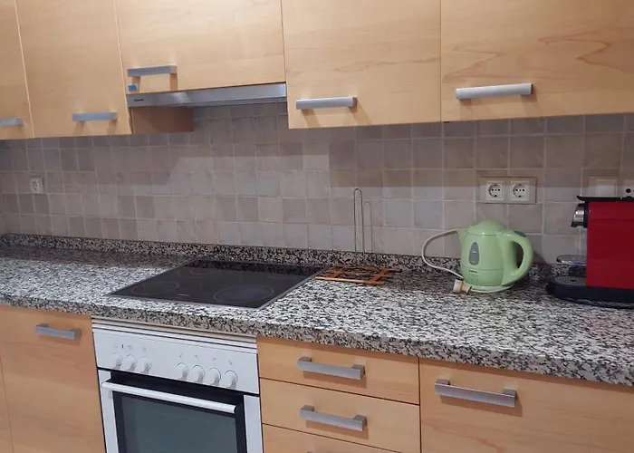 Jardines, Piscina Y Mar