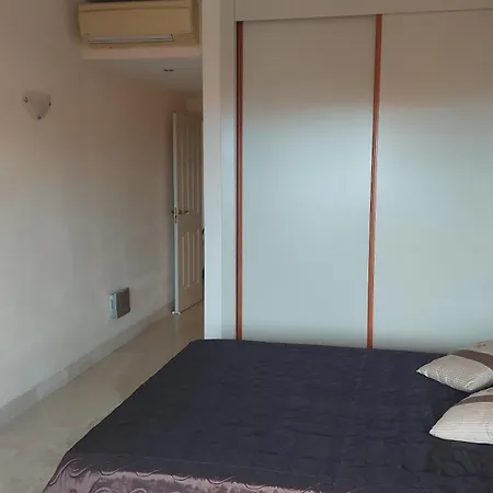 Jardines, Piscina Y Mar