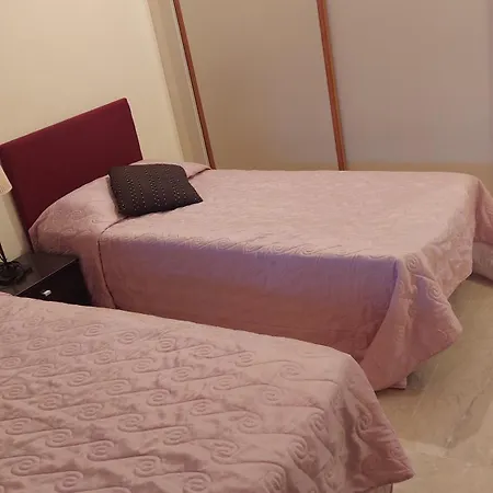 Jardines, Piscina Y Mar דירה אסטפונה