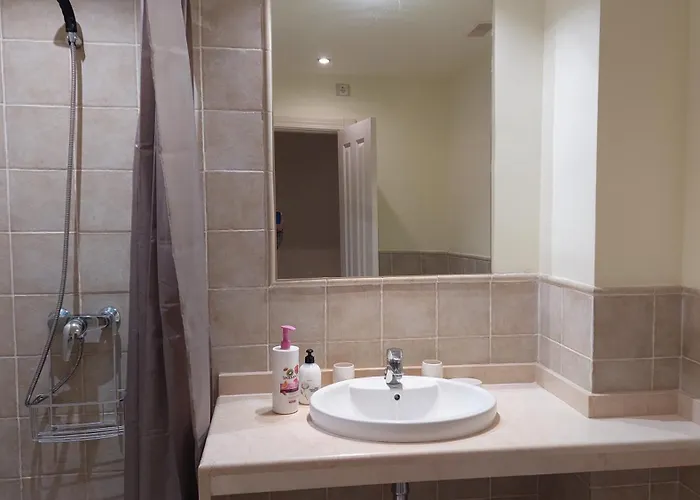 Jardines, Piscina Y Mar *