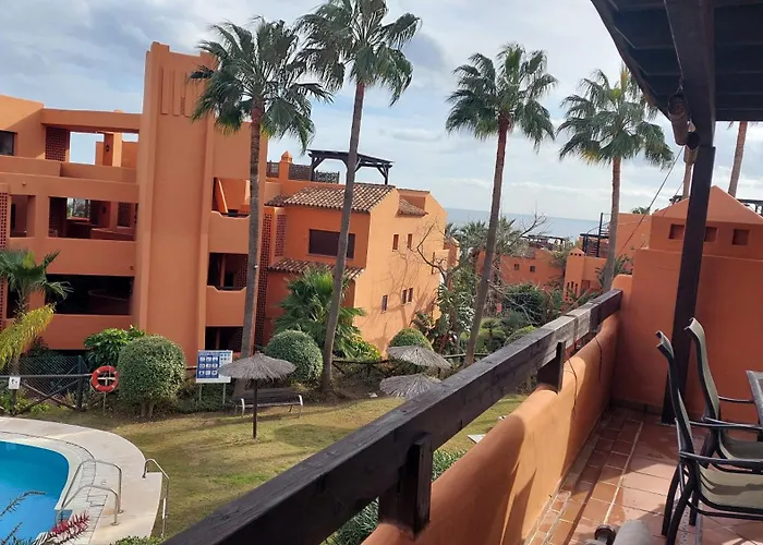 Jardines, Piscina Y Mar 公寓