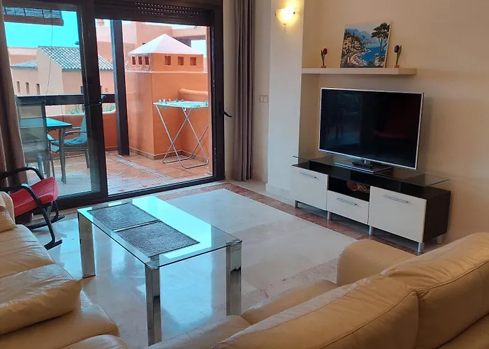 Jardines, Piscina Y Mar 埃斯特波纳