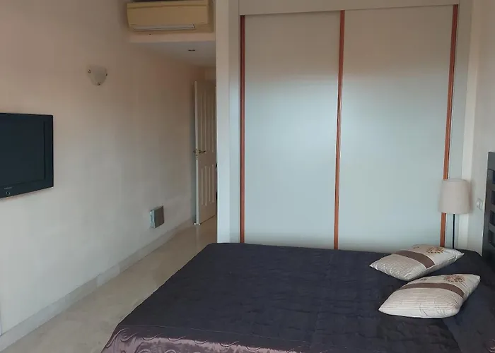 Jardines, Piscina Y Mar