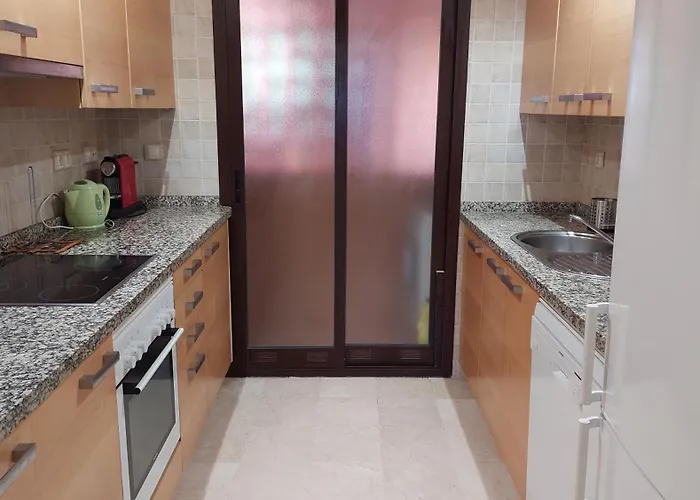 Jardines, Piscina Y Mar * 埃斯特波纳